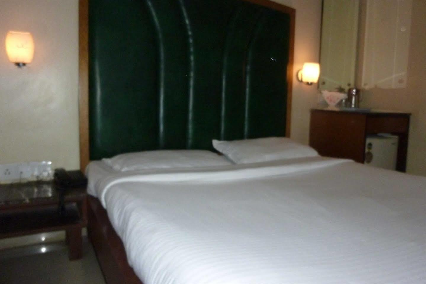 Hotel Park Shilton Mumbai Ngoại thất bức ảnh